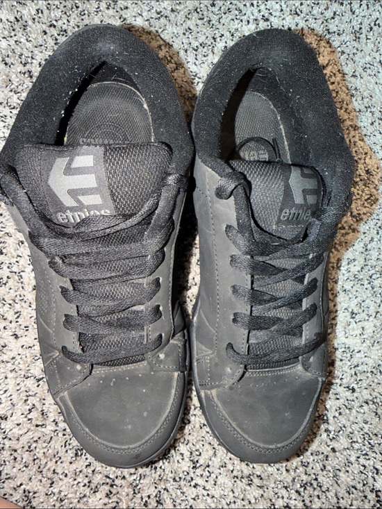 Athletic_Shoes